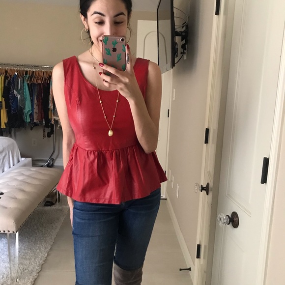 Faux leather red peplum top with open back - Picture 2 of 3